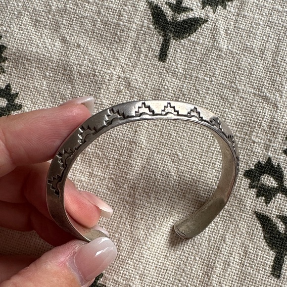 FANTASTIC VINTAGE AL TODACHEENE NATIVE AMERICAN NAVAJO STERLING SILVER BRACELET